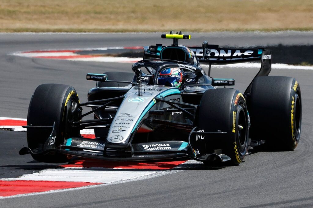 Antonelli overtakes Hamilton to win Silverstone sprint race Antonelli overtakes Hamilton to win Silverstone sprint race