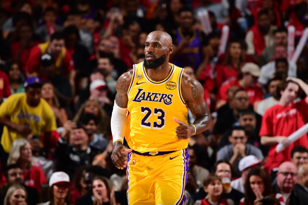 New update benefits Cavs in LeBron James sweepstakes New update benefits Cavs in LeBron James sweepstakes