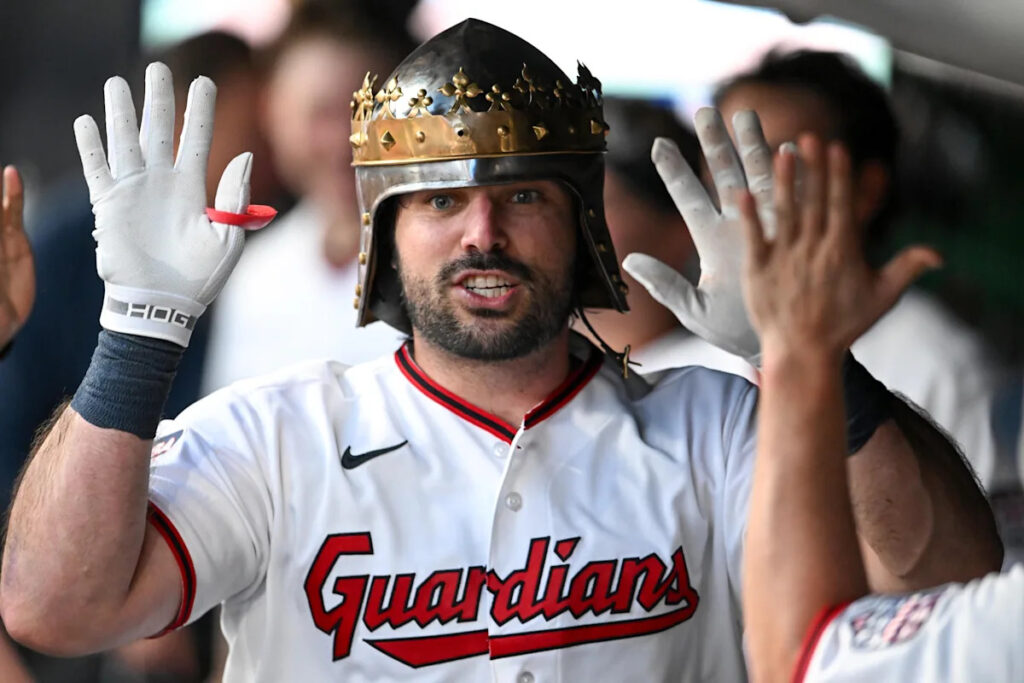 Guardians Lose 3-1 To White Sox Guardians Lose 3-1 To White Sox