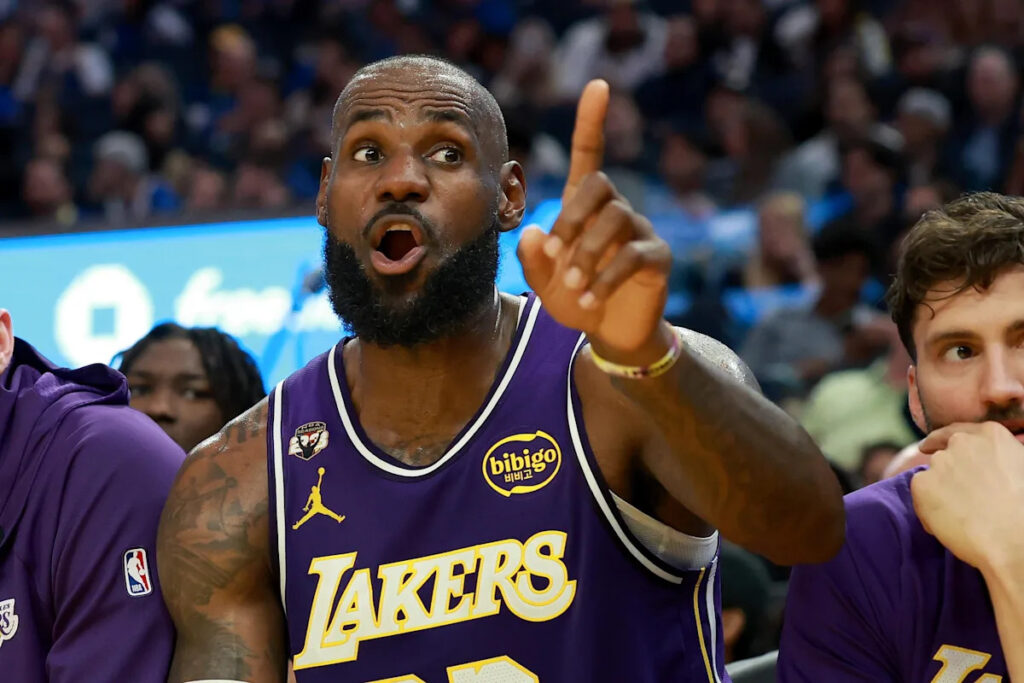 Cavs reportedly ahead of Warriors in race for LeBron James Cavs reportedly ahead of Warriors in race for LeBron James