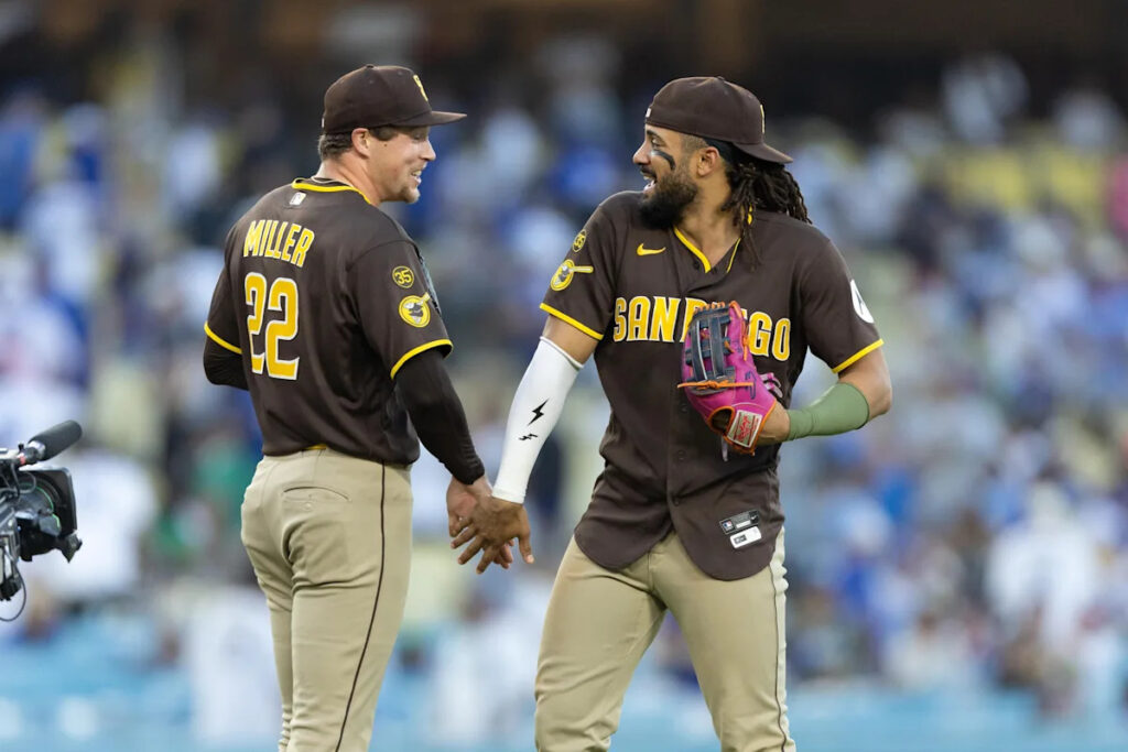 Padres beat Dodgers to avoid sweep, snap losing streak Padres beat Dodgers to avoid sweep, snap losing streak