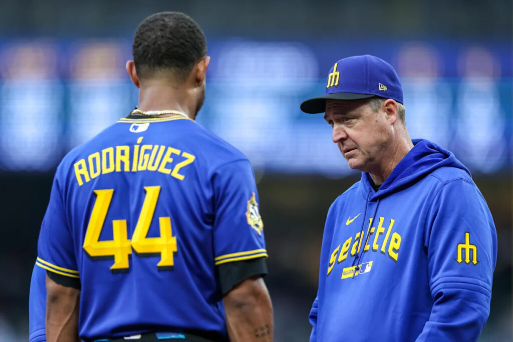 Mariners injury update: Julio Rodríguez, Victor Robles both depart Thursday’s game against Angels Mariners injury update: Julio Rodríguez, Victor Robles both depart Thursday’s game against Angels