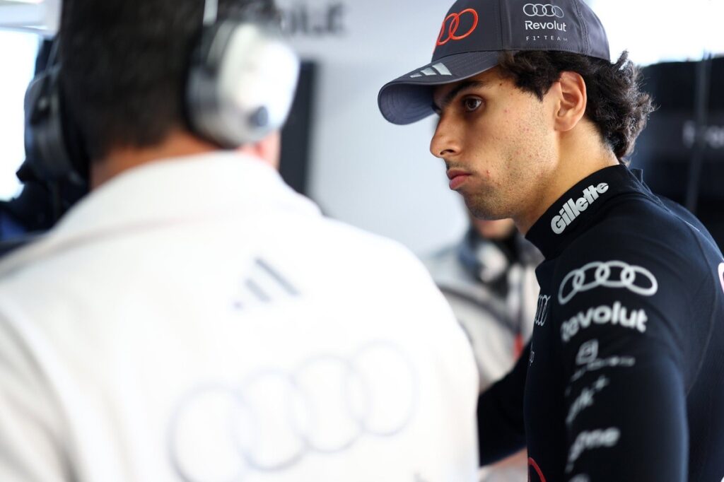 F1 hasn’t lost its ‘magic’; drivers need to “turn the page” on 2026 complaints F1 hasn’t lost its ‘magic’; drivers need to “turn the page” on 2026 complaints