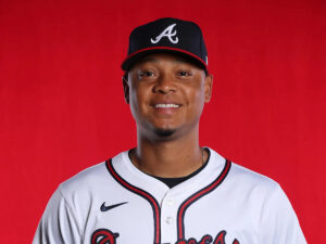 Braves select Elieser Hernández, option Connor Thomas