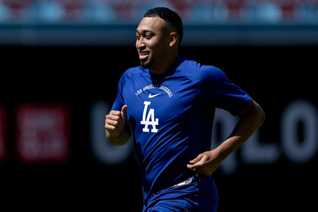 Edwin Díaz back with Dodgers 3 months after elbow surgery Edwin Díaz back with Dodgers 3 months after elbow surgery