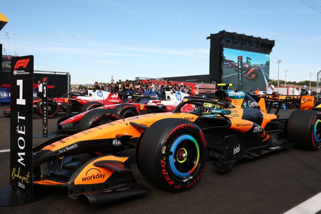Norris trumps Hamilton to pole by 0.012s, Verstappen spins Norris trumps Hamilton to pole by 0.012s, Verstappen spins
