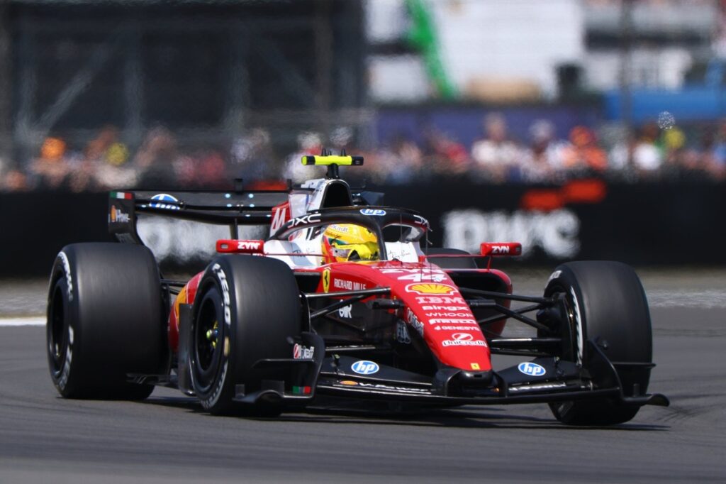 Hamilton beats Antonelli to top Silverstone practice