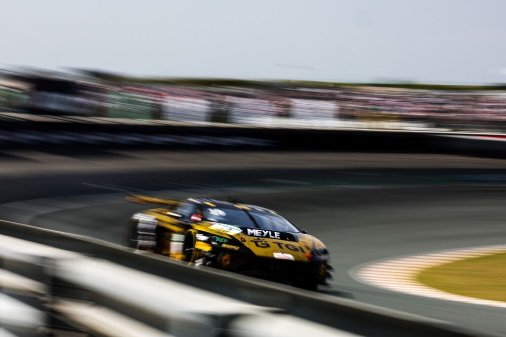 Bortolotti snatches victory after Manthey pitstop mistake
