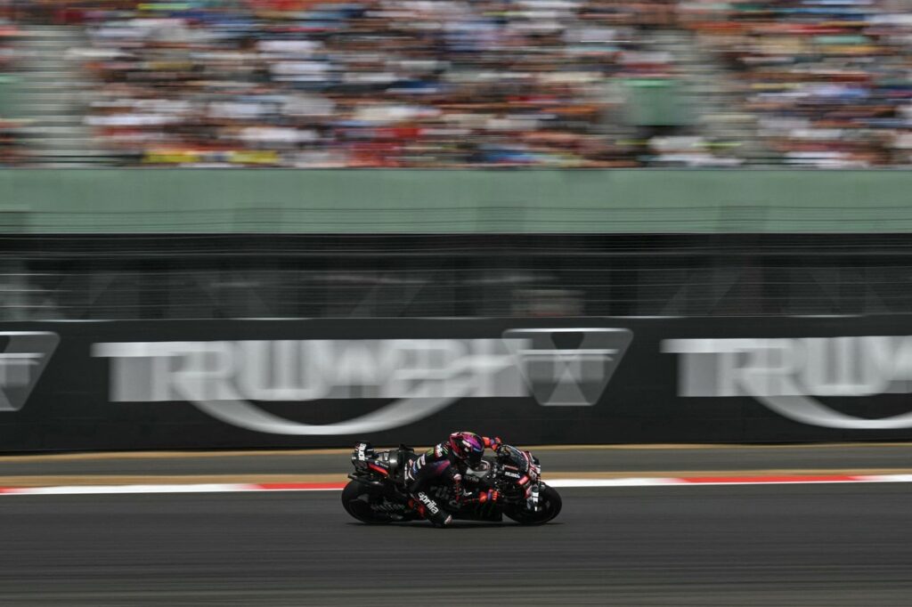Martin leads Aprilia domination in sprint Martin leads Aprilia domination in sprint
