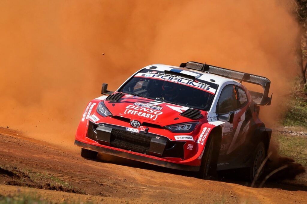 Pajari closes on third straight WRC win as Fourmaux charges in Paraguay