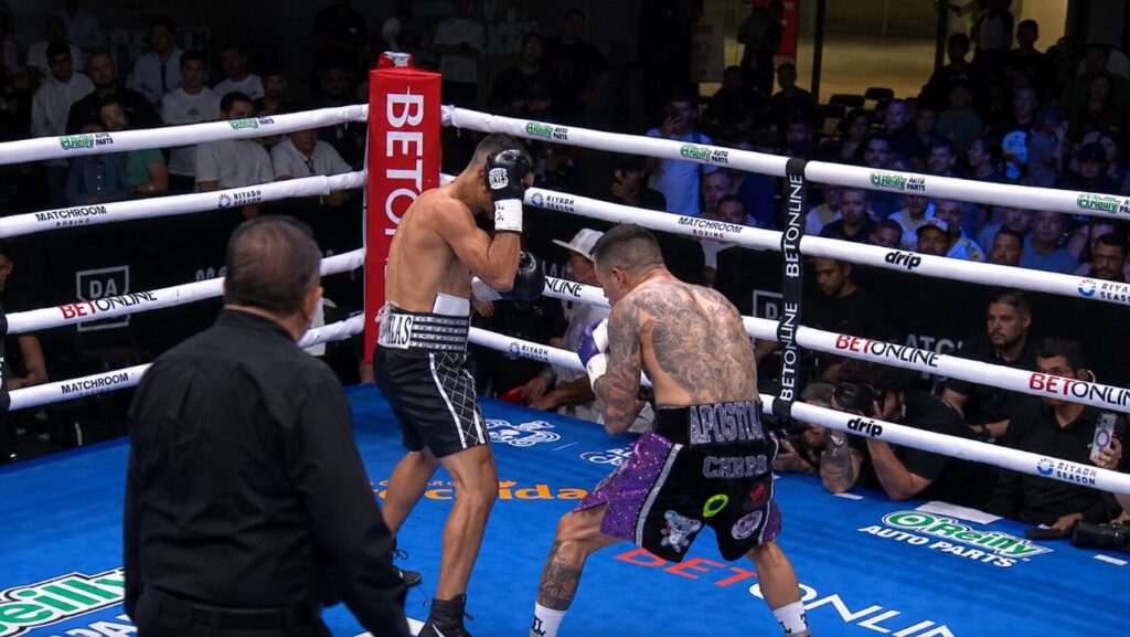Mauricio Lara Stops Carlos Ornelas After Trading Knockdowns