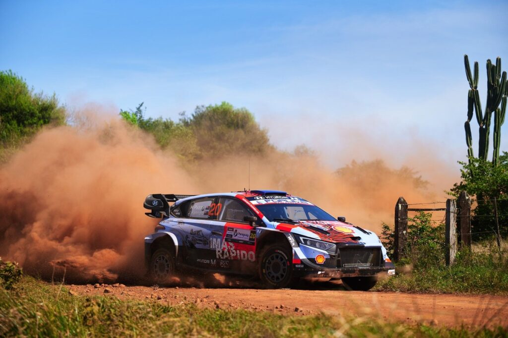Paddon leads as brutal morning forces several retirements Paddon leads as brutal morning forces several retirements