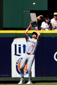 Mariners 4, Twins 3: Slow bats, Lewis miscue dooms Twins Mariners 4, Twins 3: Slow bats, Lewis miscue dooms Twins