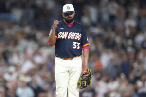 Padres get back on track with convincing win over Giants