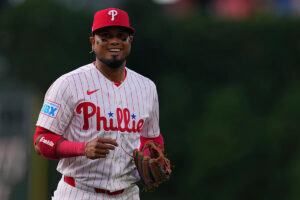 Phillies 2B Luiz Arráez knocks RBI single in first at-bat of debut Phillies 2B Luiz Arráez knocks RBI single in first at-bat of debut