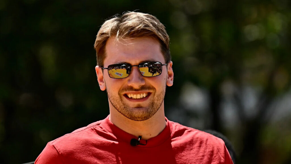 Luka Doncic tells fans he is ‘100% healthy,’ which is good news for revamped Lakers Luka Doncic tells fans he is ‘100% healthy,’ which is good news for revamped Lakers