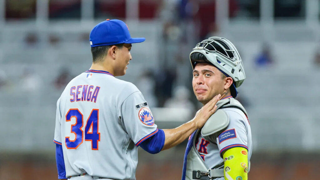 Kodai Senga gets 1st career save but Mets rookie gives away souvenir ball in comical scene Kodai Senga gets 1st career save but Mets rookie gives away souvenir ball in comical scene