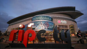 After Portland City Council approves Moda Center renovation money, will Tom Dundon sign new lease? After Portland City Council approves Moda Center renovation money, will Tom Dundon sign new lease?