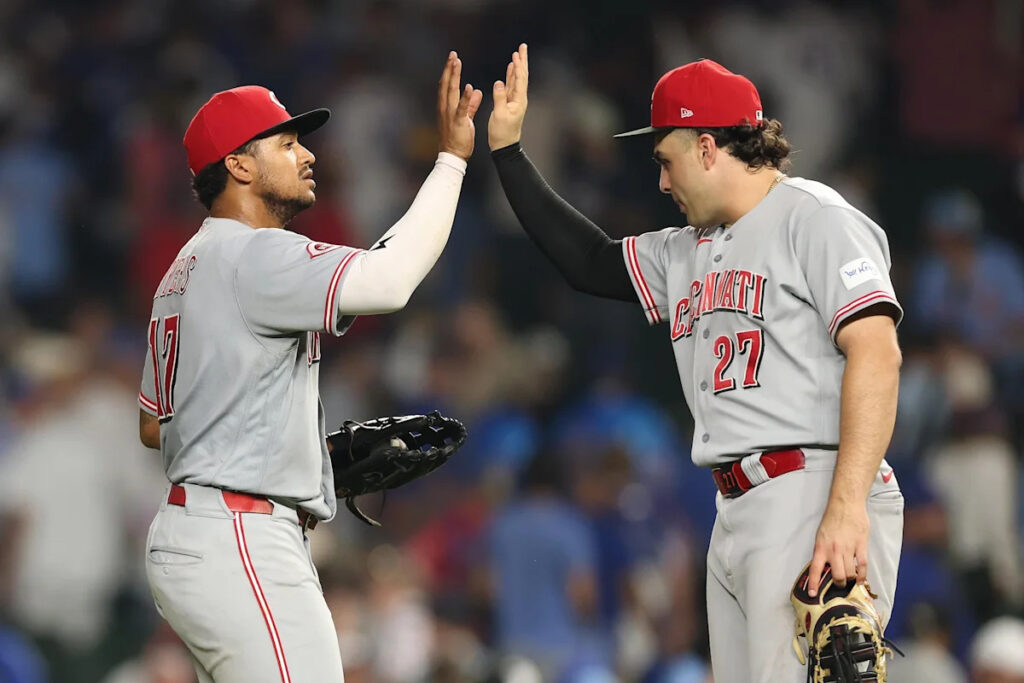 Reds blast four homers in 7-5 win over Cubs on Sunday Night Baseball