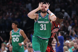Mavericks ‘very resistant’ to buyout for Klay Thompson due to Lakers, Heat interest Mavericks ‘very resistant’ to buyout for Klay Thompson due to Lakers, Heat interest
