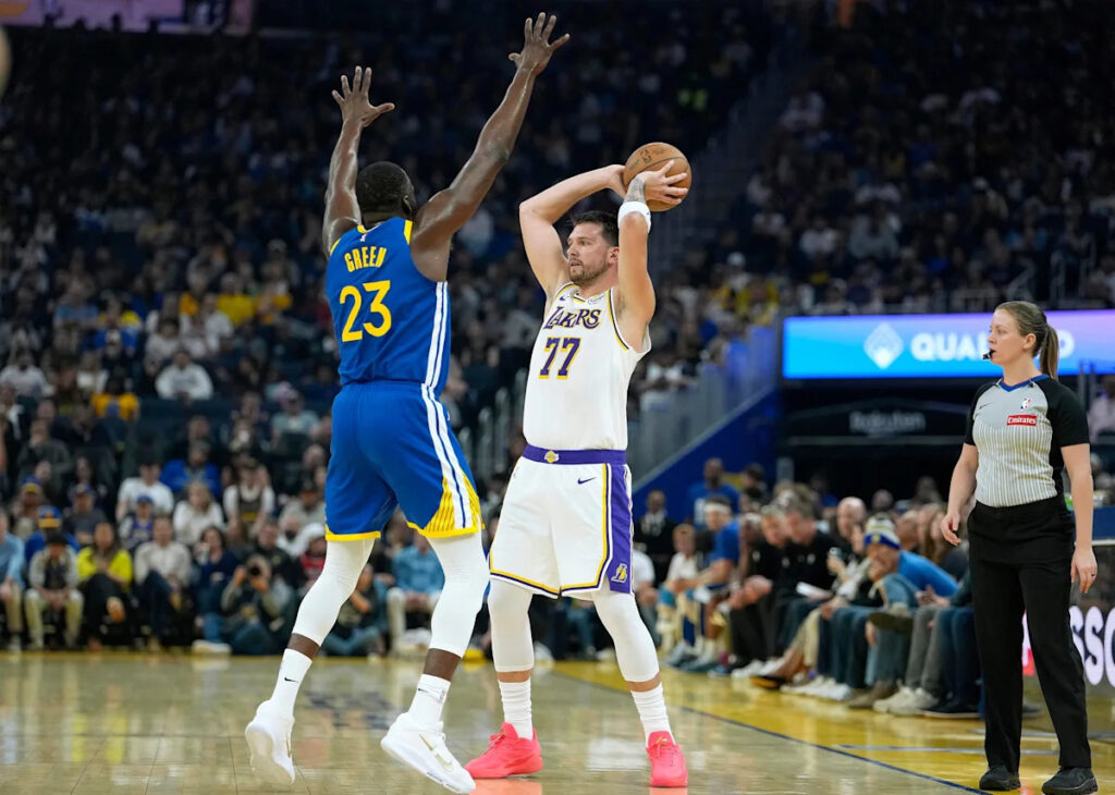 Warriors open the season on the road against Lakers once again Warriors open the season on the road against Lakers once again