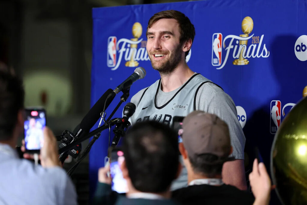 Open Thread: Luke Kornet stops to help a local motorist Open Thread: Luke Kornet stops to help a local motorist