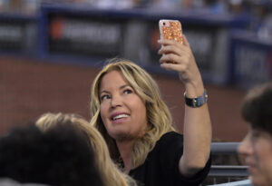 Jeanie Buss files petition to block family’s sale of Lakers Jeanie Buss files petition to block family’s sale of Lakers