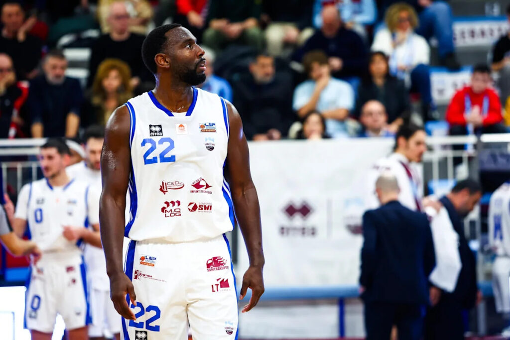 Dustin Hogue signs with Crifo Wines Ruvo di Puglia