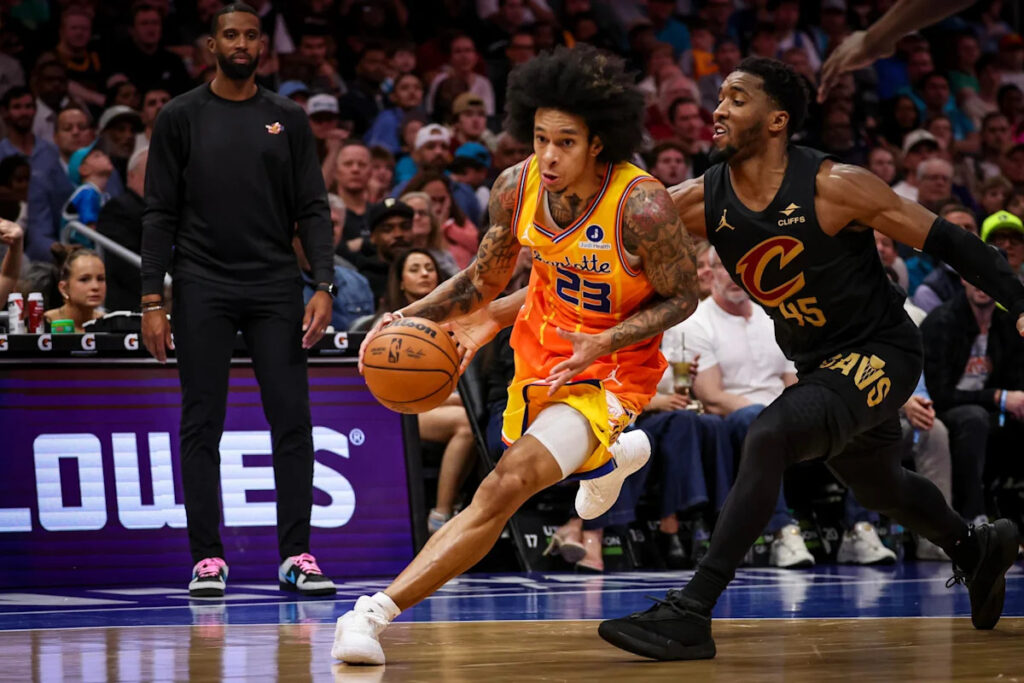 Cavs trade Dennis Schroder to Hornets for Tre Mann Cavs trade Dennis Schroder to Hornets for Tre Mann