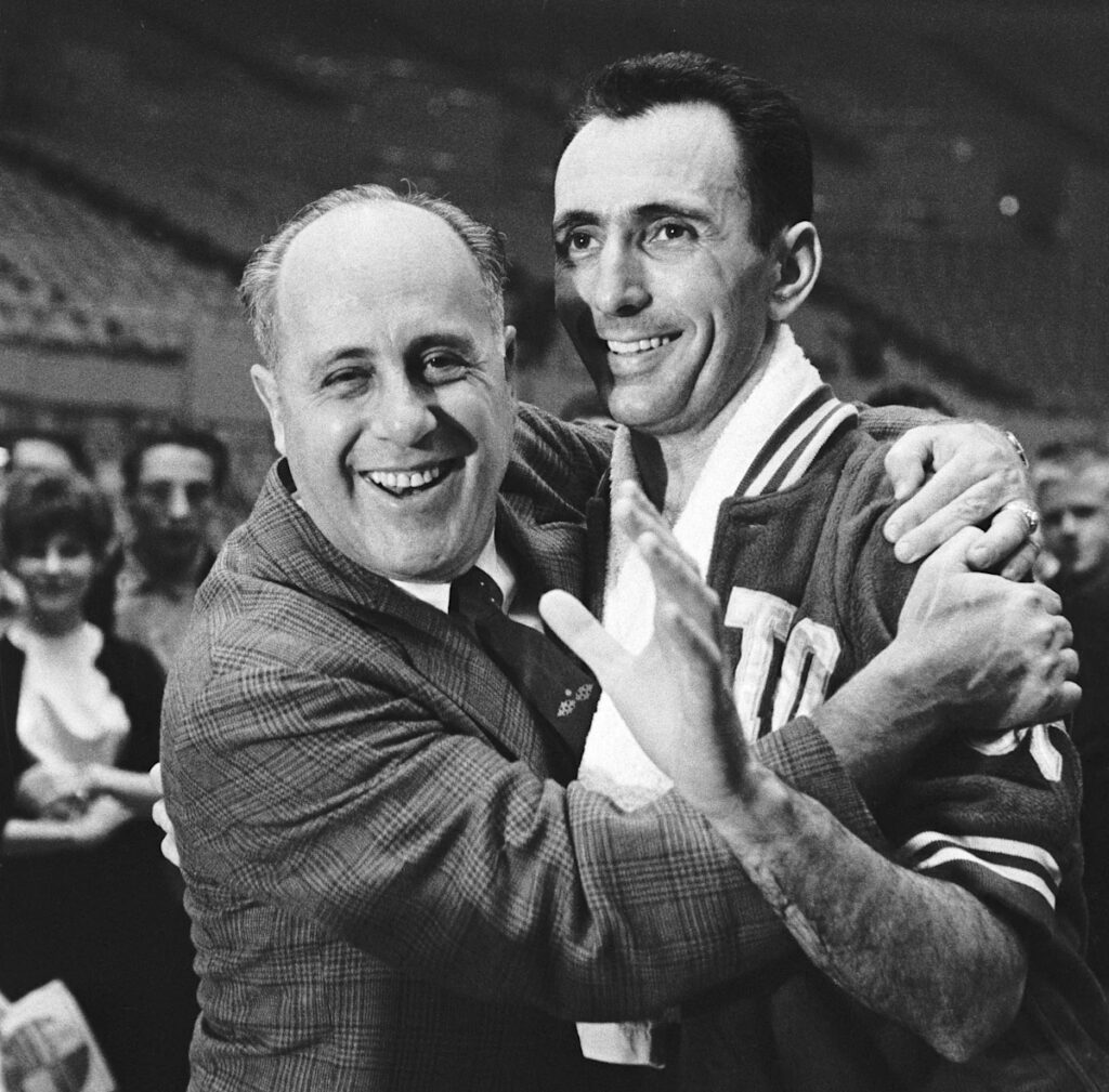 Banner Years: 1963, Celts greet Hondo, bid Cooz adieu