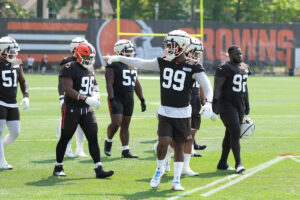 Za’Darius Smith free agency update: Could spurn Browns for former coach