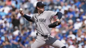 Yankees’ offensive slumber continues in 4-1 loss to Blue Jays