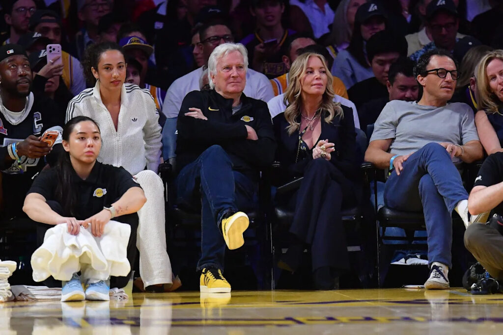 Jeanie Buss contesting her family’s plan to sell its Lakers stakes Jeanie Buss contesting her family’s plan to sell its Lakers stakes