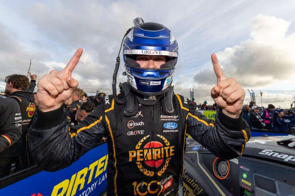 Payne builds championship lead with near-perfect day Payne builds championship lead with near-perfect day