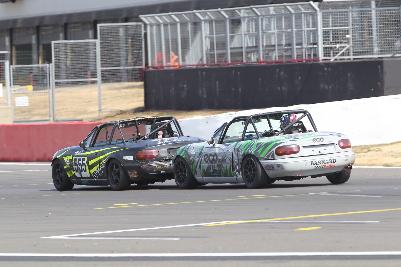 Highcock battles to keep ahead of double winner Walker-Hansell in MX-5 Cup finale