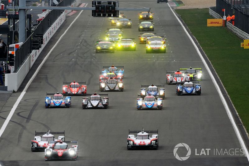 Start: #7 Toyota Gazoo Racing Toyota TS050 Hybrid: Mike Conway, Kamui Kobayashi, Jose Maria Lopez leads