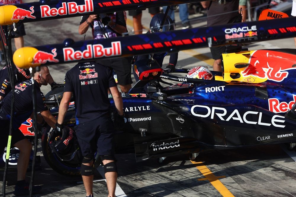 Although this is less of a safety issue than Red Bull's rear wing problems, Verstappen says he is not taking every risk in 2026