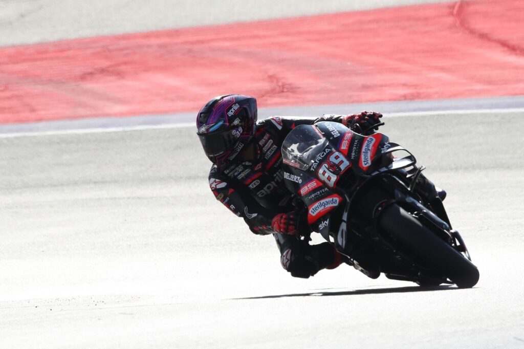 Martin claims sprint win after Acosta crashes out Martin claims sprint win after Acosta crashes out