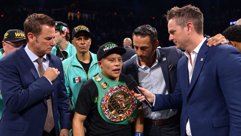 Isaac Cruz Knocks Out Nestor Bravo in Sixth Isaac Cruz Knocks Out Nestor Bravo in Sixth