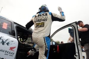 Doble takes qualifying race victory as series leaders struggle