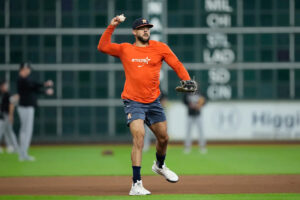 Astros could reportedly move Carlos Correa to second base if he returns before end of regular season