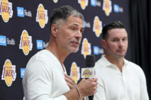 Lakers’ new era opens with a thanks for the LeBron James era Lakers’ new era opens with a thanks for the LeBron James era
