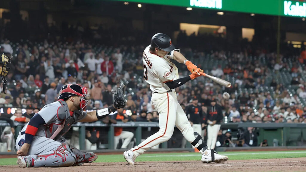 Shay Whitcomb chops a single in 11th for 1st career game-ending RBI as Giants beat Cardinals 5-4