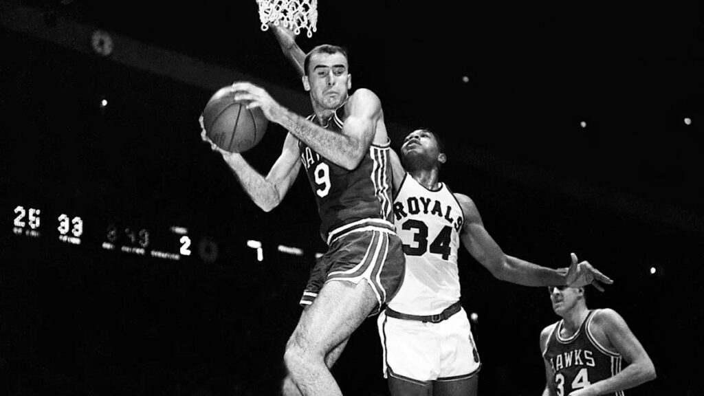 Bob Pettit, imposing Hawks great and first NBA MVP, dies at 93 Bob Pettit, imposing Hawks great and first NBA MVP, dies at 93