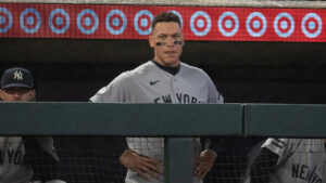 Yankees pull Aaron Judge for a pinch hitter in the 6th against Twins because of lower leg tightness