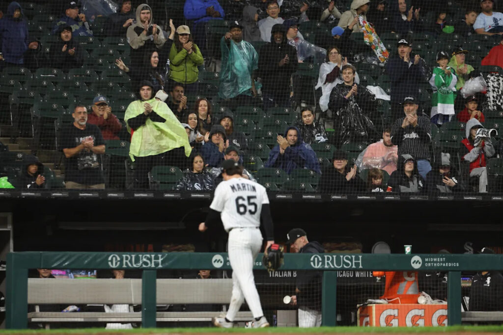 White Sox find sunshine in the rain with 8-1 win over Tigers White Sox find sunshine in the rain with 8-1 win over Tigers
