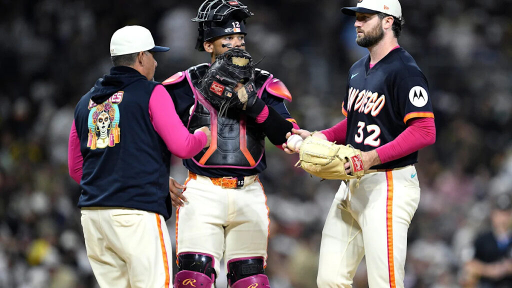 Padres lose to Diamondbacks, miss opportunity to secure top Wild Card spot
