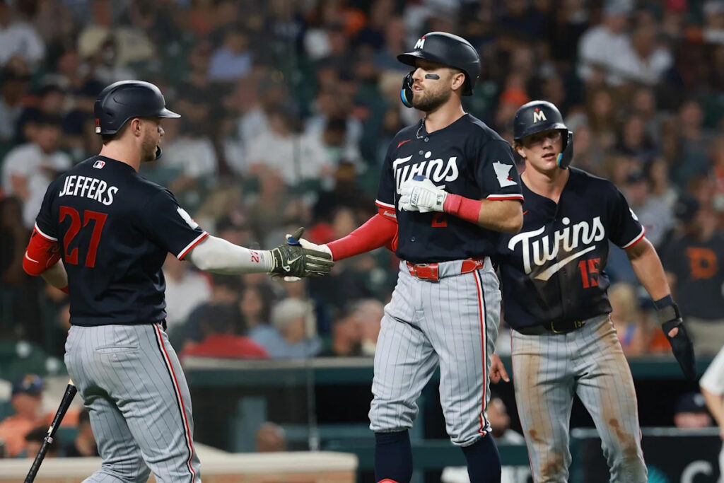 Twins 3, Tigers 2: Clemens’ homer launches Twins to victory Twins 3, Tigers 2: Clemens’ homer launches Twins to victory