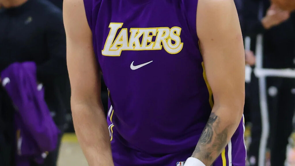 NBA’s 8 locks on over/under win totals, including Lakers, Warriors, Bulls, and more