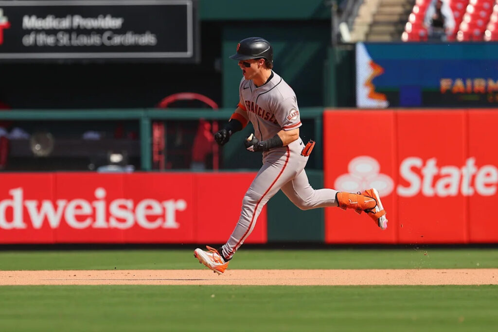 Giants need 10 innings to hold off Cardinals and win game, series